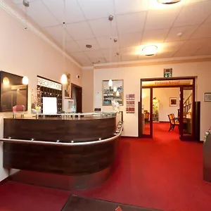 Otel Polo Am Zob